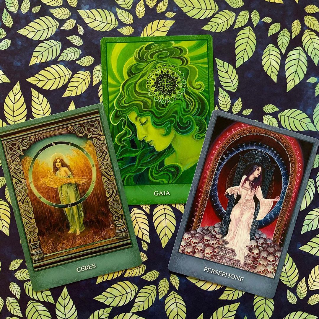 Mystic Sisters Oracle