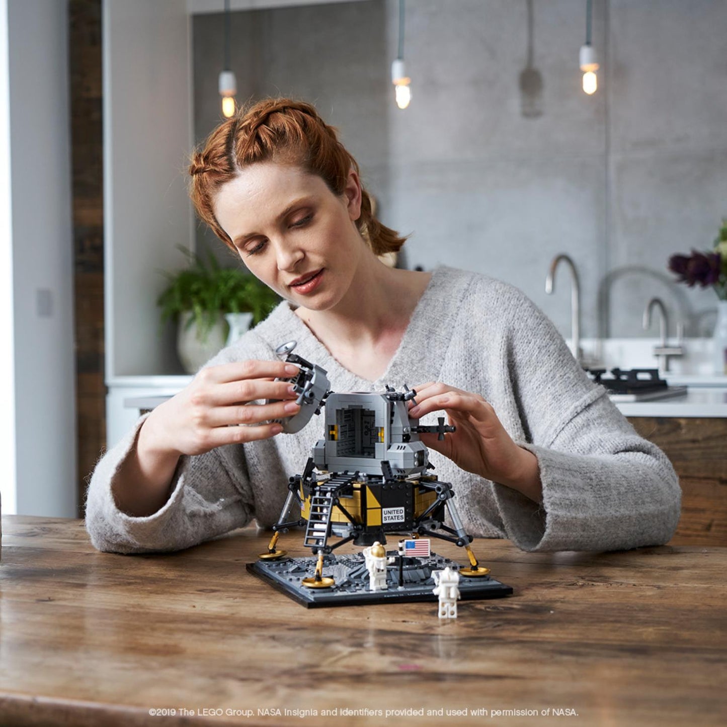 LEGO® Creator Expert NASA Apollo 11 Lunar Lander - Mô Hình Trạm Đổ Bộ Mặt Trăng - LEGO 10266 LEGO - ảnh 4 - Lego