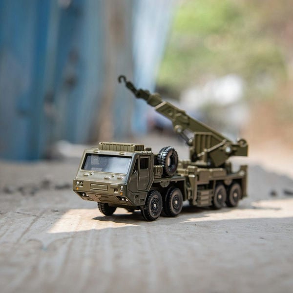 Long Tomica No. 141 JGSDF Heavy Wheeled Recovery Vehicle