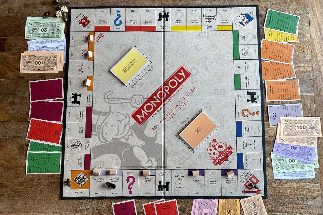 Hướng dẫn Cách chơi Cờ Tỷ Phú (Monopoly) Chuẩn Quốc Tế & Mẹo Thắng (2025)