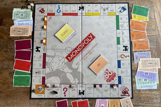 Hướng dẫn Cách chơi Cờ Tỷ Phú (Monopoly) Chuẩn Quốc Tế & Mẹo Thắng (2025)