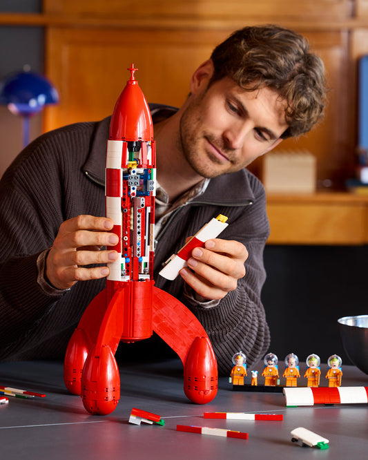 Review LEGO Ideas Tintin Moon Rocket Tên Lửa Huyền Thoại