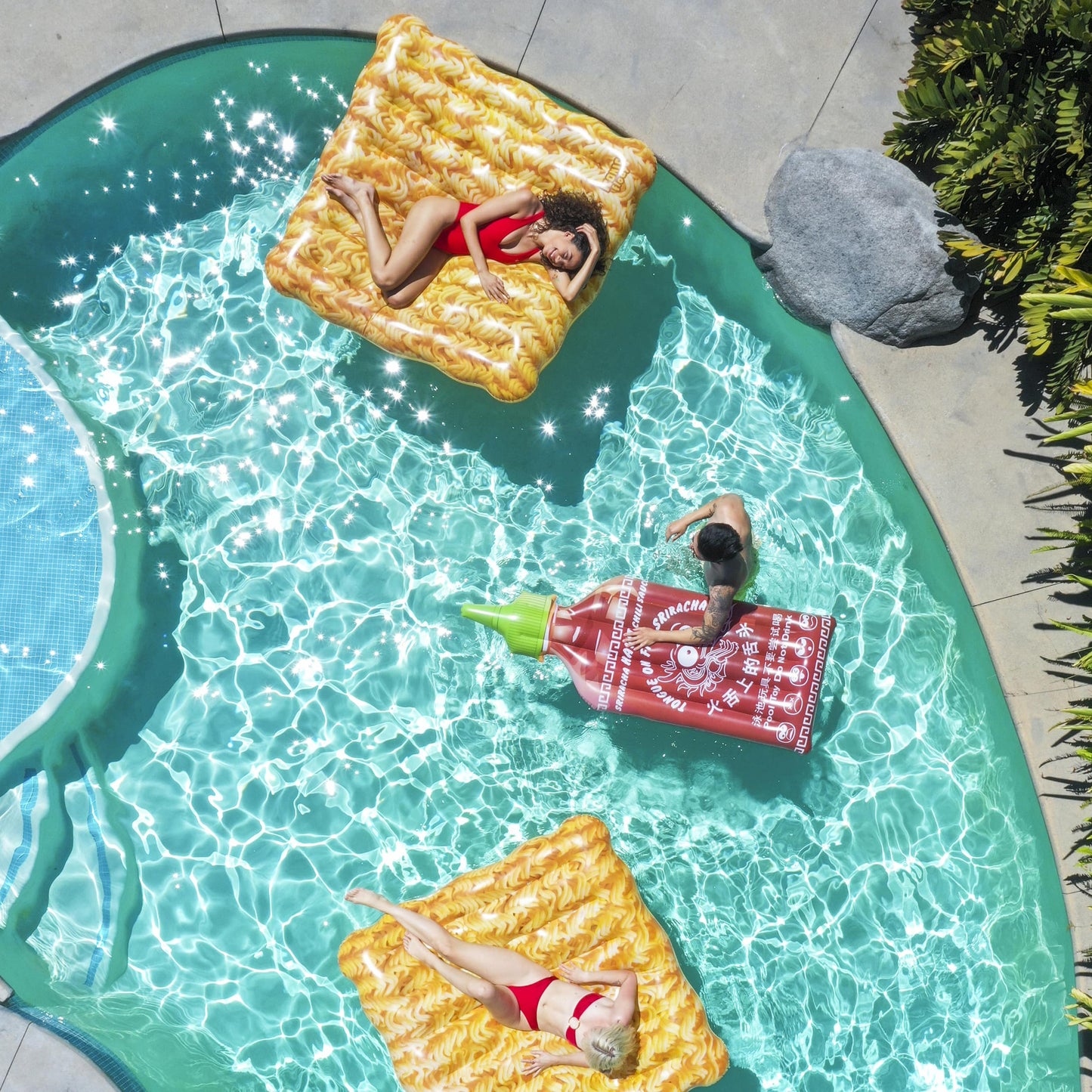 Iconic Float™ Giant Ramen Pool Float - Phao Bơi Mì Gói Khổng Lồ - Relatable - Hình ảnh bổ sung 6