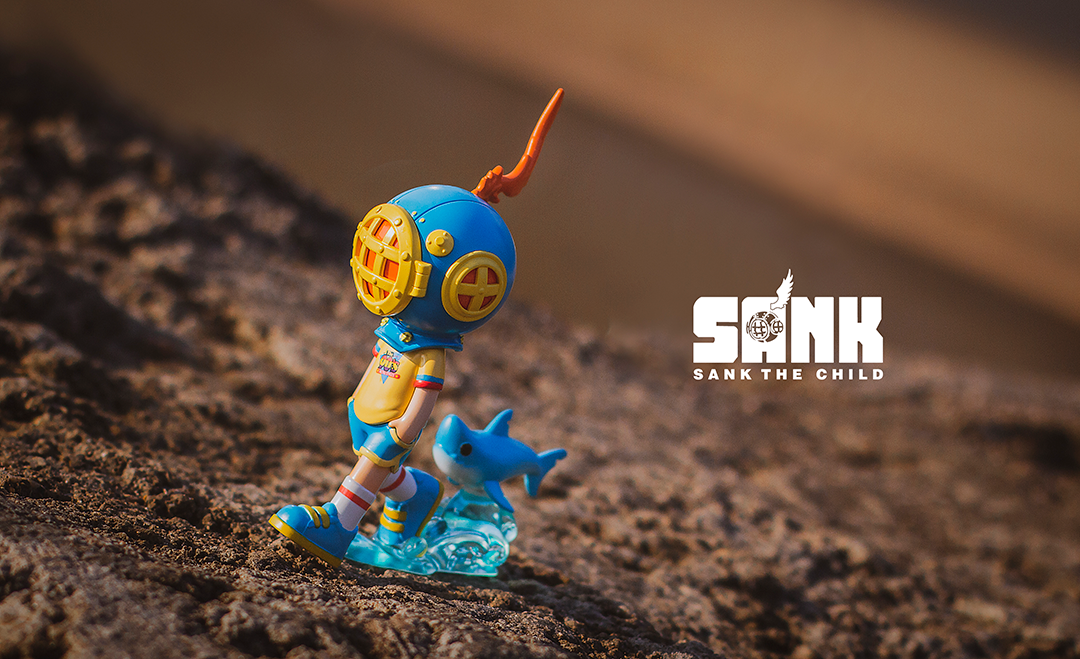 Lonely Park - Go Walking-1980s - Mô Hình Art Toy Cao Cấp Sank Toys - Góc nhìn khác 3