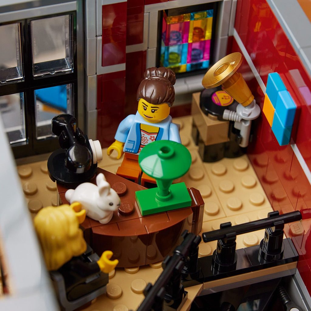 LEGO® ICONS™ Jazz Club - Mô Hình Lắp Ráp Câu Lạc Bộ Jazz - LEGO 10312 LEGO - ảnh 4 - Lego