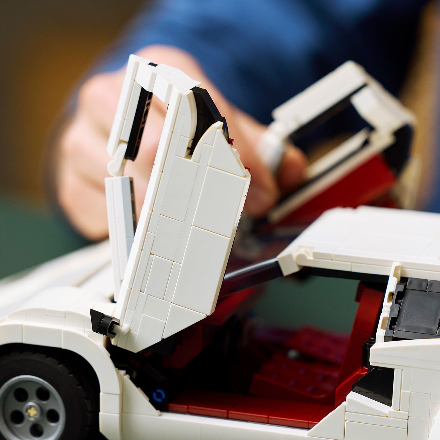 LEGO® ICONS™ Lamborghini Countach 5000 Quattrovalvole - Mô hình lắp ráp siêu xe cao cấp 10337 LEGO - ảnh 3 - Đồ chơi lắp ráp