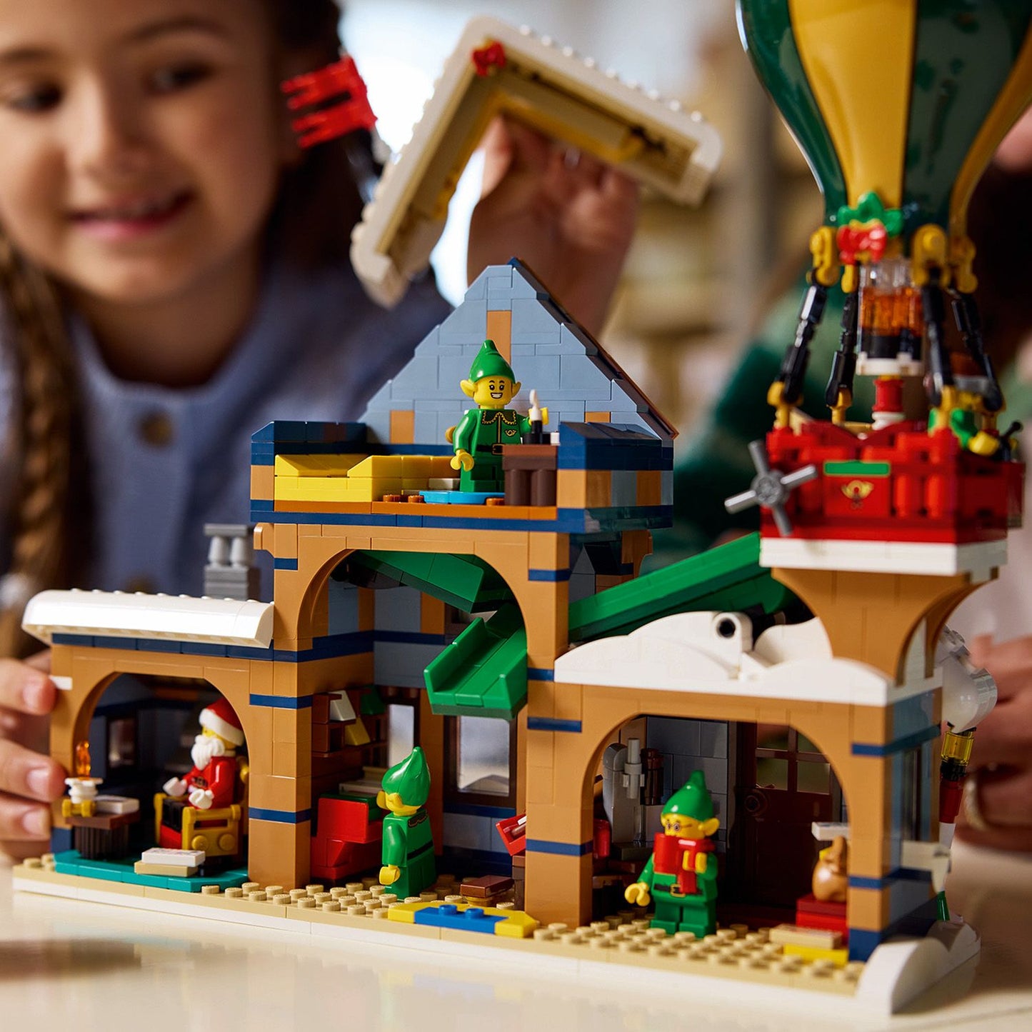 LEGO® ICONS™ Santa’s Post Office - Mô Hình Bưu Điện Ông Già Noel Giáng Sinh (10339)