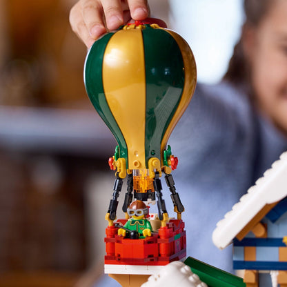 LEGO® ICONS™ Santa’s Post Office - Mô Hình Bưu Điện Ông Già Noel Giáng Sinh (10339) LEGO - ảnh 4 - Lego Icons
