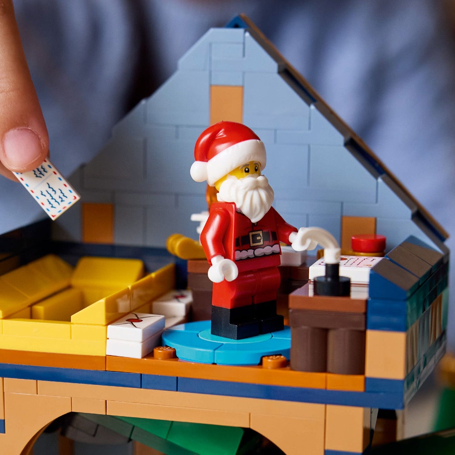 LEGO® ICONS™ Santa’s Post Office - Mô Hình Bưu Điện Ông Già Noel Giáng Sinh (10339)