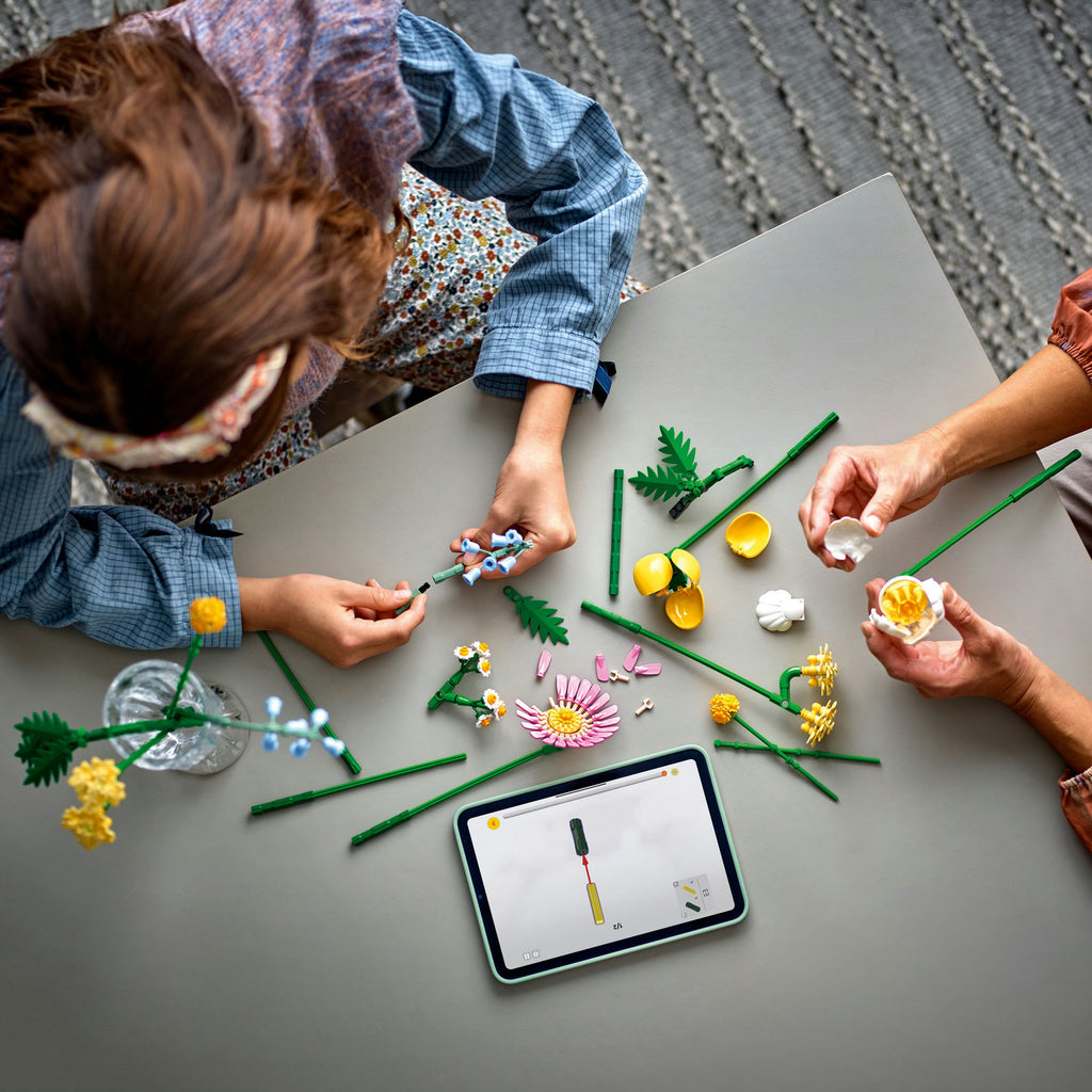 LEGO® Botanicals Petite Sunny Bouquet - Bộ Lắp Ráp Bó Hoa Nắng Nhỏ - LEGO 10347 - Góc nhìn khác 3