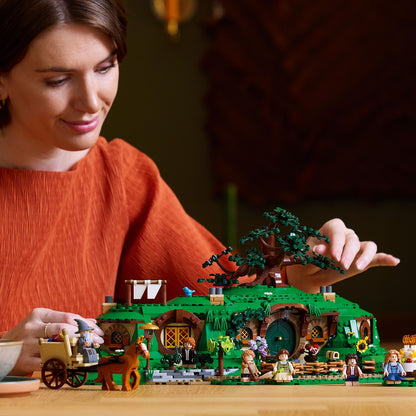 LEGO® ICONS™ The Lord of the Rings: The Shire™ - Bộ lắp ráp Chúa tể những chiếc nhẫn - LEGO 10354 LEGO - ảnh 2 - LEGO Icons