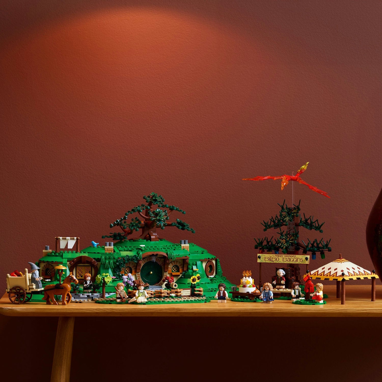 LEGO® ICONS™ The Lord of the Rings: The Shire™ - Bộ lắp ráp Chúa tể những chiếc nhẫn - LEGO 10354 LEGO - ảnh 1 - LEGO Icons