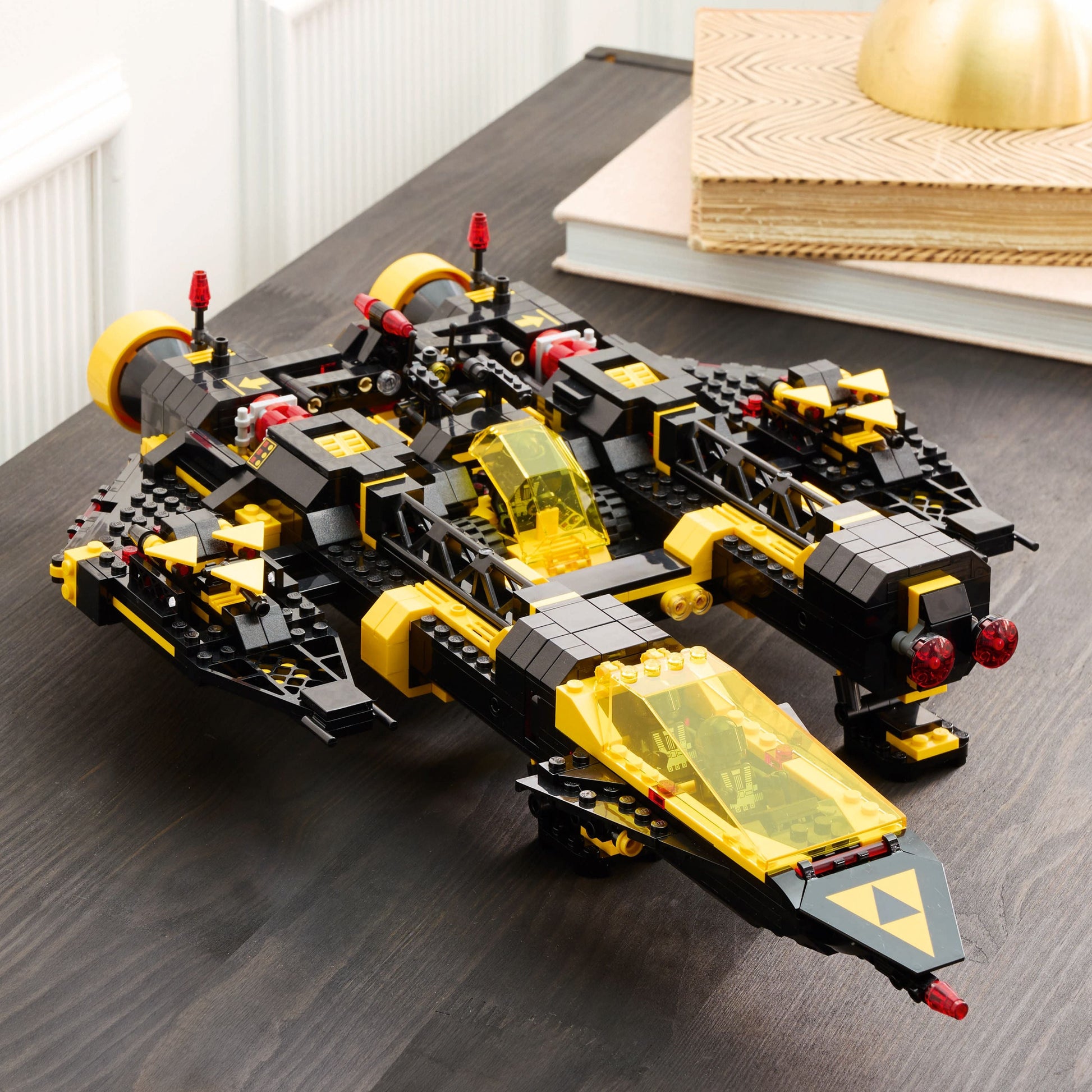 LEGO® ICONS™ Blacktron Renegade - Mô Hình Tàu Vũ Trụ Cổ Điển 10355 - LEGO - Góc nhìn khác 3