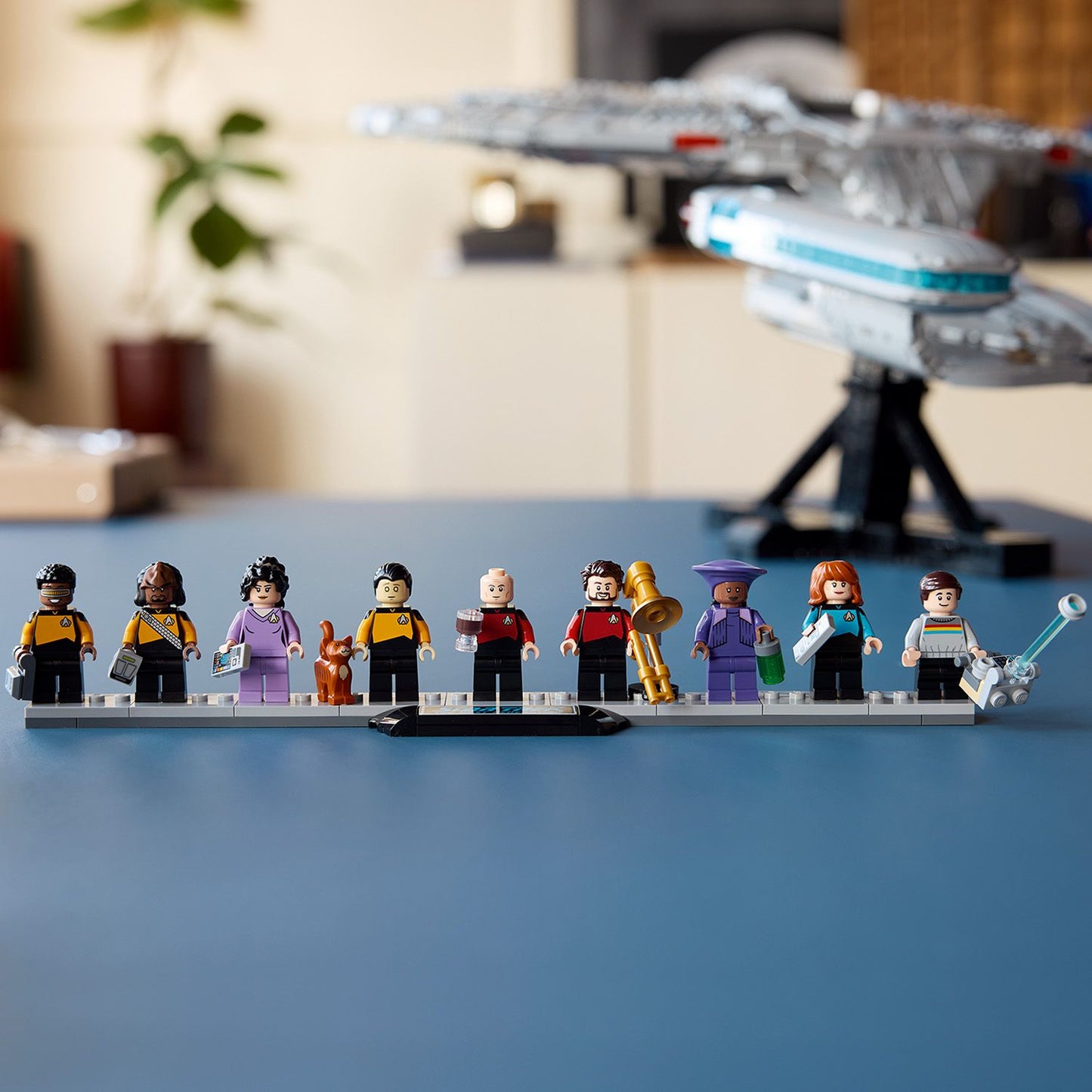 LEGO® Icons Star Trek: U.S.S. Enterprise NCC-1701-D™ - Đồ chơi lắp ráp mô hình tàu vũ trụ LEGO 10356