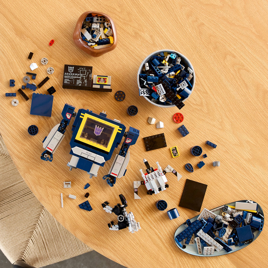 LEGO® ICONS™ Transformers: Soundwave - Mô Hình Robot Biến Hình Decepticon 10358 - Hình ảnh bổ sung 5