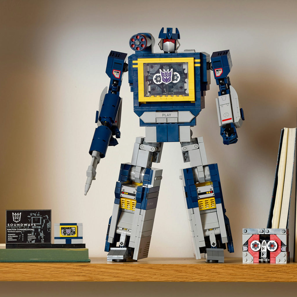 LEGO® ICONS™ Transformers: Soundwave - Mô Hình Robot Biến Hình Decepticon 10358 - Góc nhìn khác 3