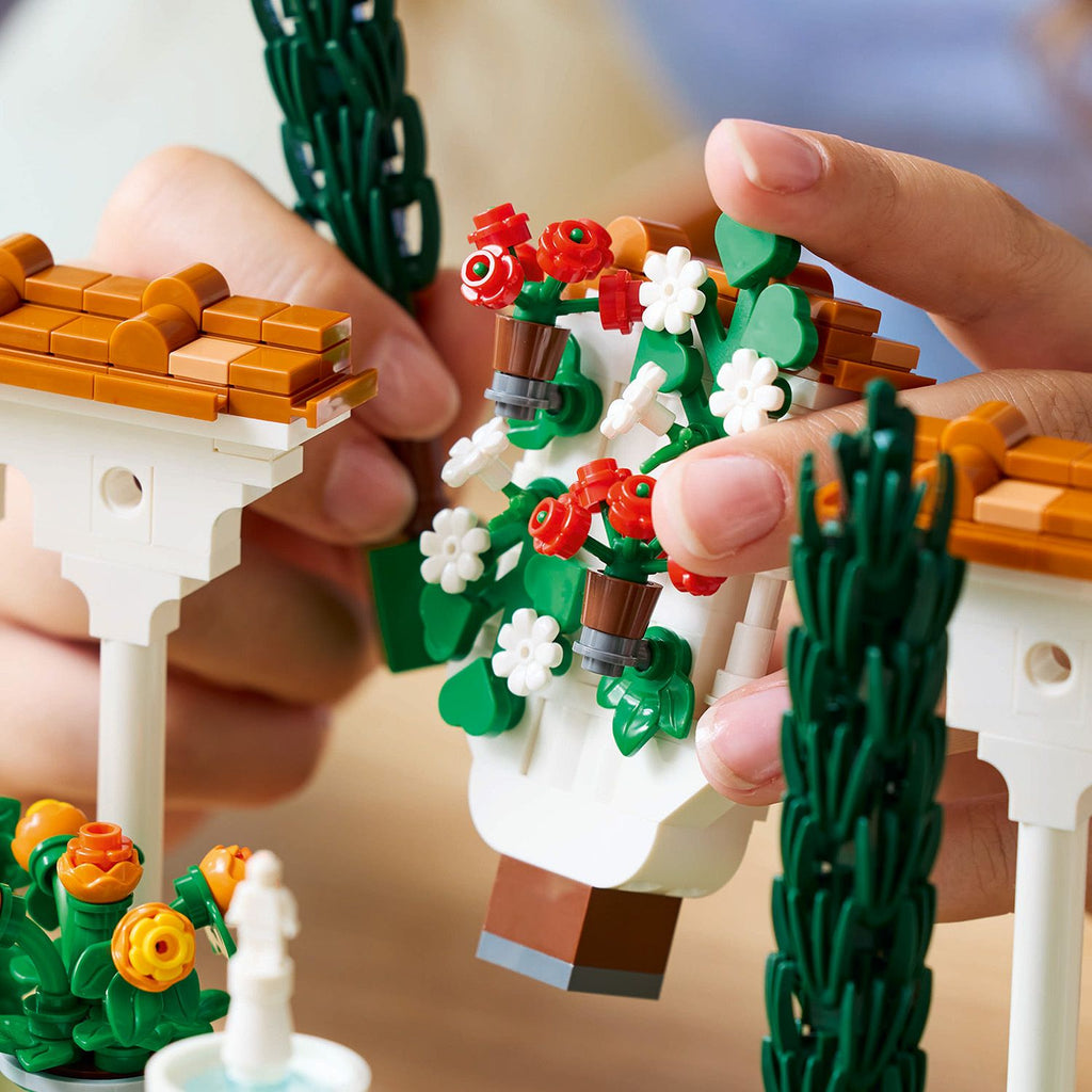 LEGO® ICONS™ Fountain Garden - Bộ Lắp Ráp Khu Vườn Đài Phun Nước - LEGO 10359