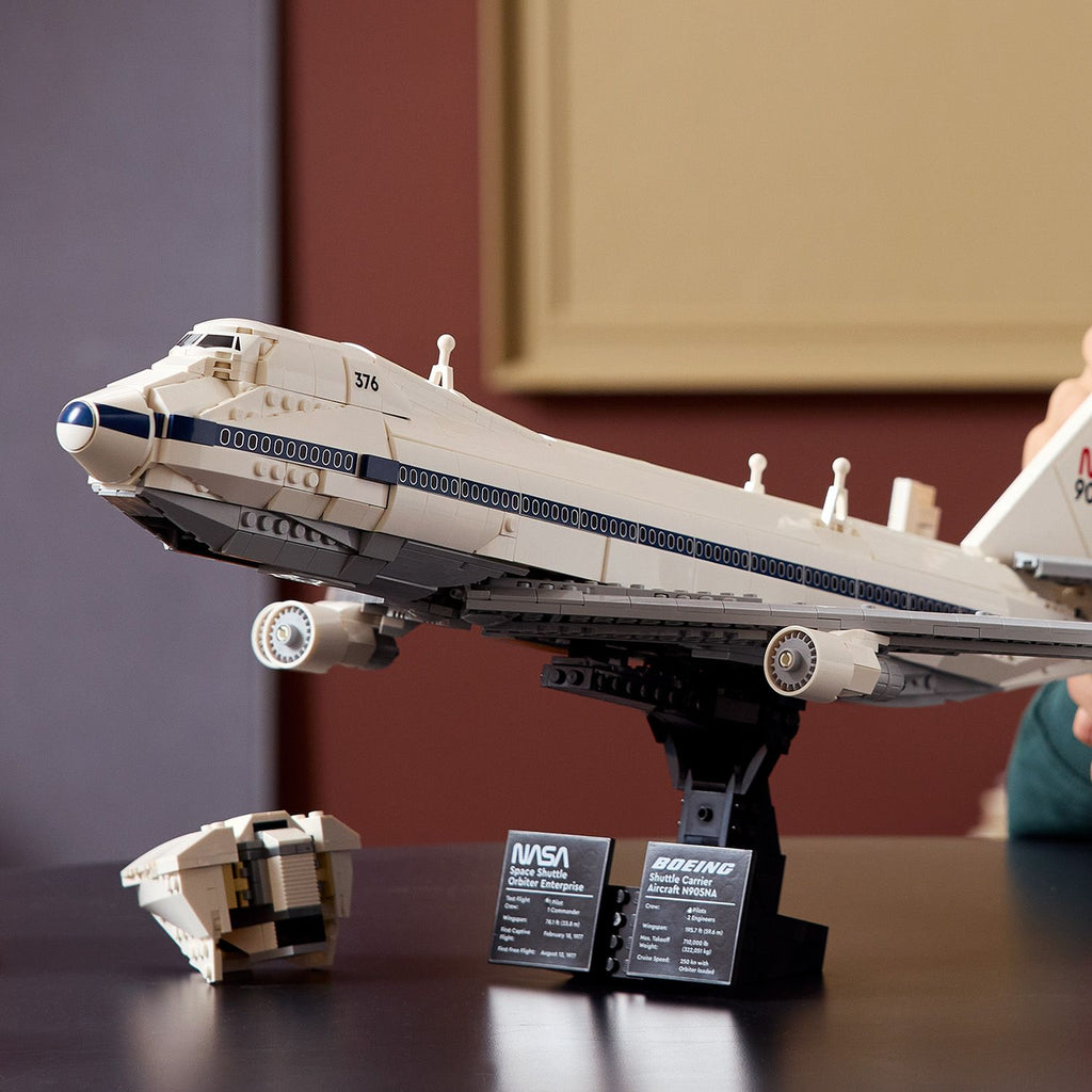 LEGO® ICONS™ Shuttle Carrier Aircraft - Mô Hình Máy Bay Boeing 747 Và Tàu Con Thoi NASA Enterprise - LEGO 10360 - Hình ảnh bổ sung 8