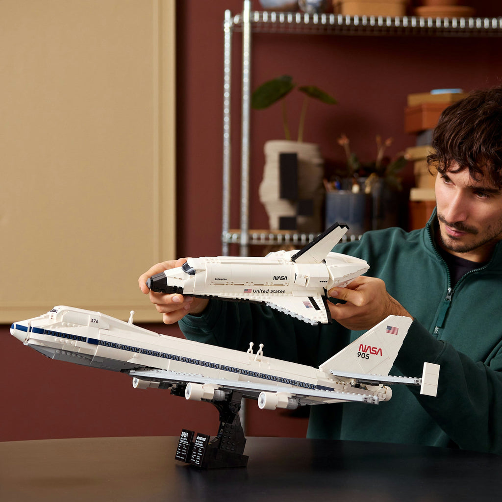 LEGO® ICONS™ Shuttle Carrier Aircraft - Mô Hình Máy Bay Boeing 747 Và Tàu Con Thoi NASA Enterprise - LEGO 10360 - Hình ảnh bổ sung 5