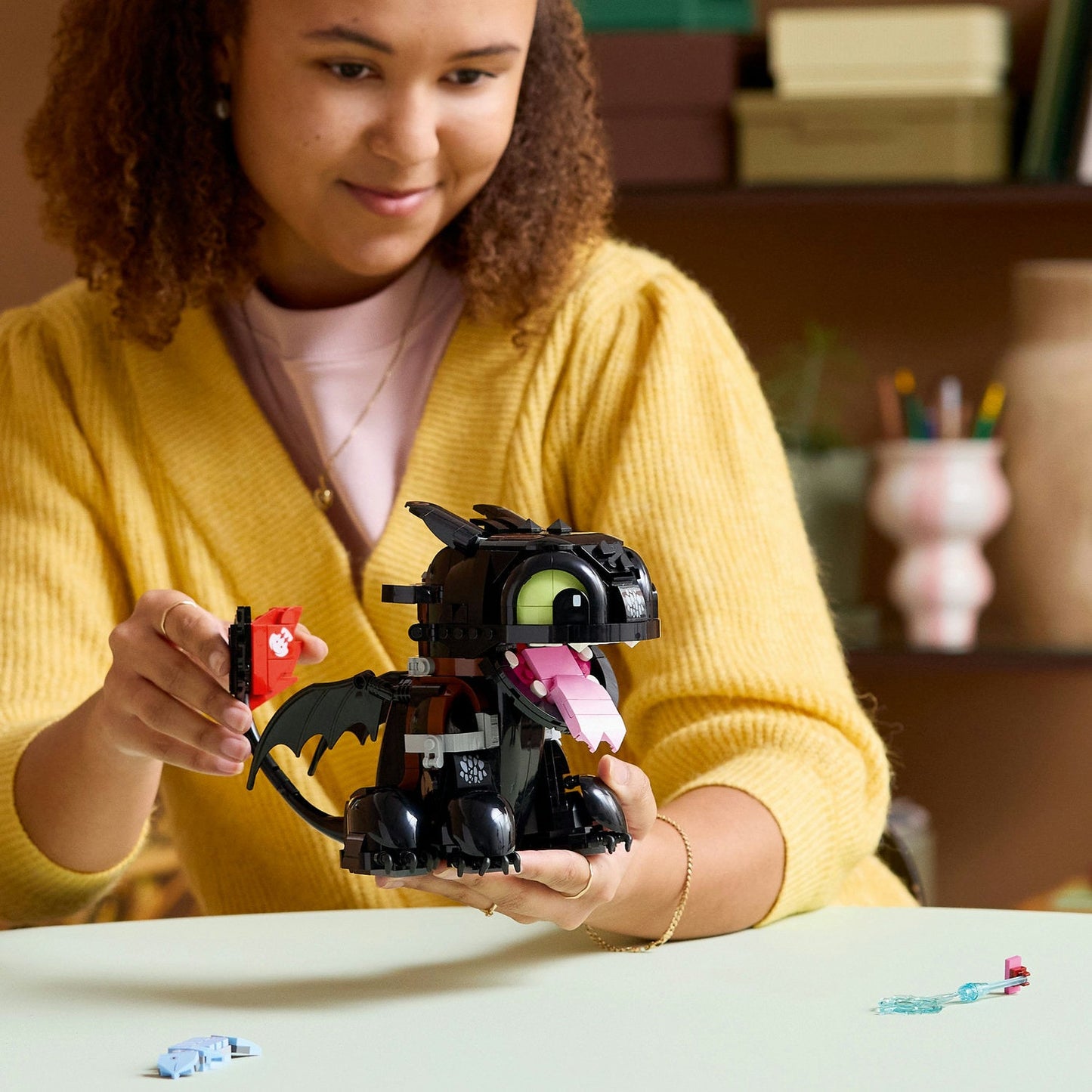 LEGO® ICONS™ How to Train Your Dragon: Toothless - Mô Hình Rồng Răng Sún Night Fury - LEGO 10375 - Góc nhìn khác 3