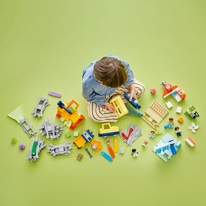 LEGO® DUPLO™ Big Interactive Community Train - Đồ chơi đoàn tàu thông minh cho bé (10428) - Góc nhìn khác 3