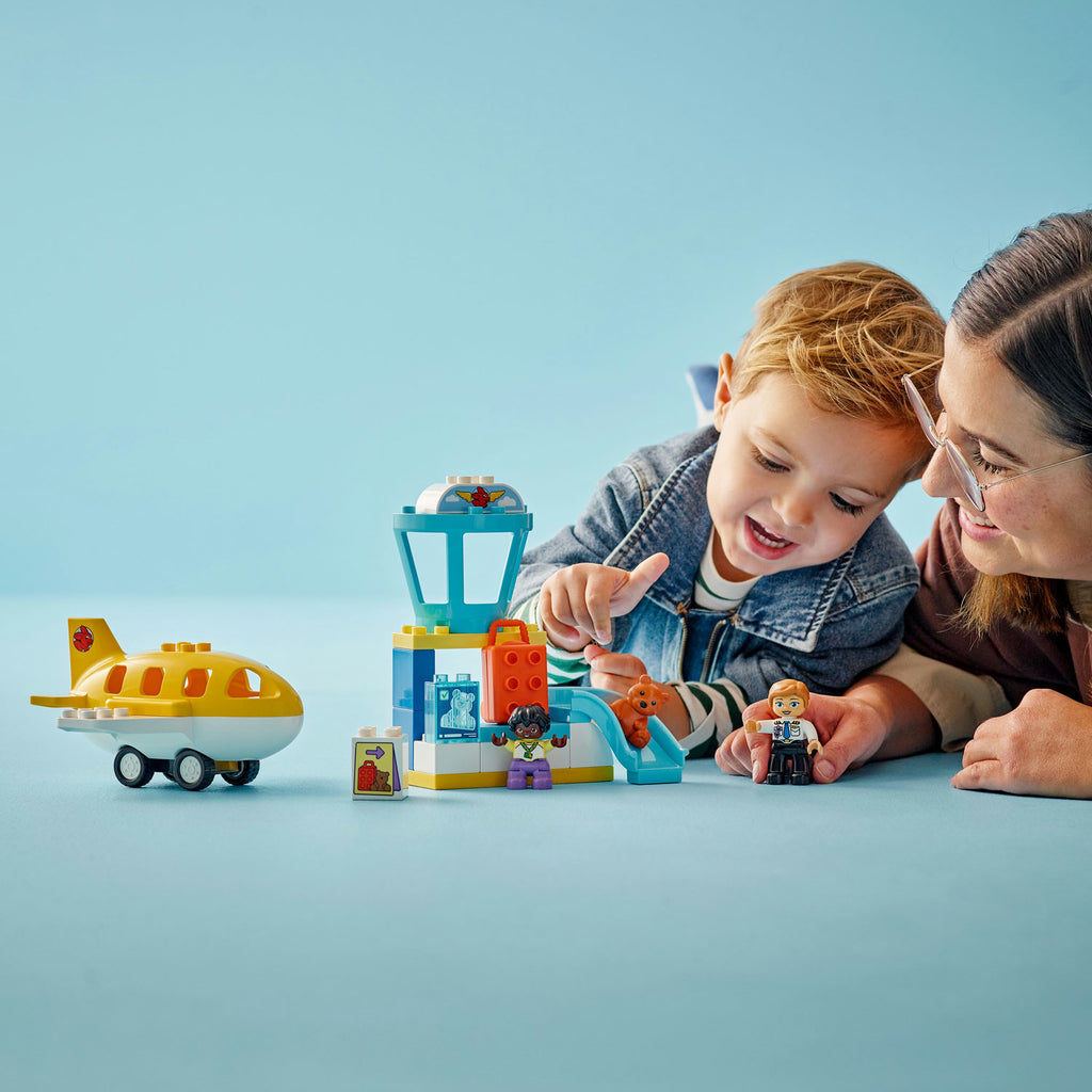 LEGO® DUPLO™ First Time at the Airport - Bộ Đồ Chơi Lắp Ráp Chuyến Bay Đầu Tiên - LEGO 10443 - Góc nhìn khác 3