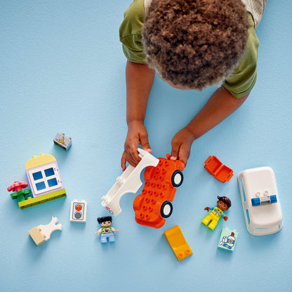 LEGO® DUPLO™ Ambulance & Driver - Đồ Chơi Xe Cấp Cứu Và Nhân Viên Y Tế 10447 - LEGO - Góc nhìn khác 3
