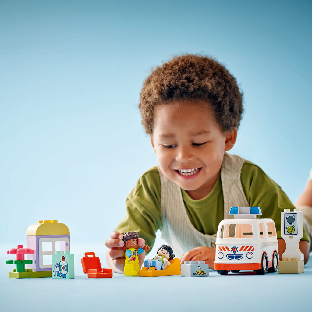 LEGO® DUPLO™ Ambulance & Driver - Đồ Chơi Xe Cấp Cứu Và Nhân Viên Y Tế 10447 - LEGO - Hình ảnh bổ sung 4