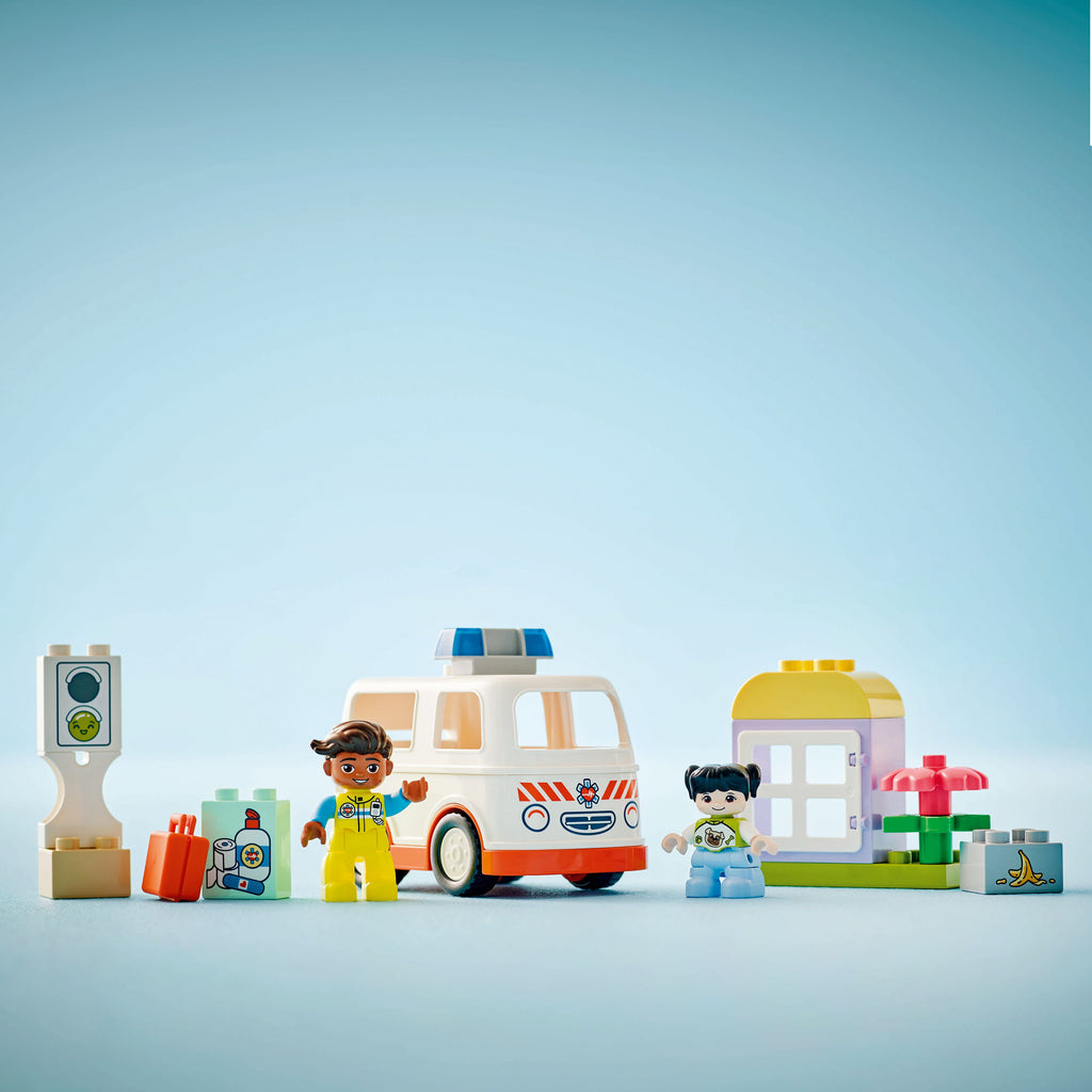 LEGO® DUPLO™ Ambulance & Driver - Đồ Chơi Xe Cấp Cứu Và Nhân Viên Y Tế 10447 - LEGO - Hình ảnh bổ sung 5