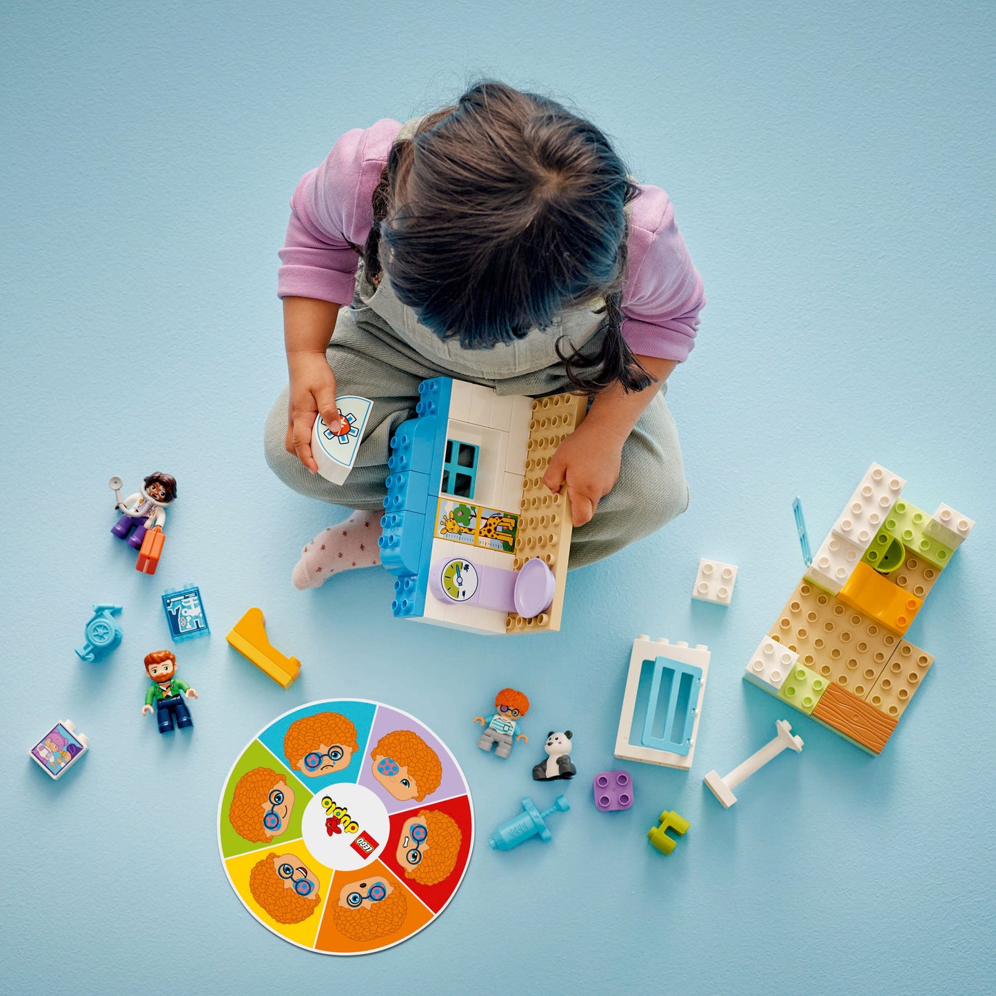LEGO® DUPLO™ First Time: Visit with the Doctor - Bộ Đồ Chơi Bé Đi Khám Bác Sĩ - LEGO 10449 - Góc nhìn khác 3