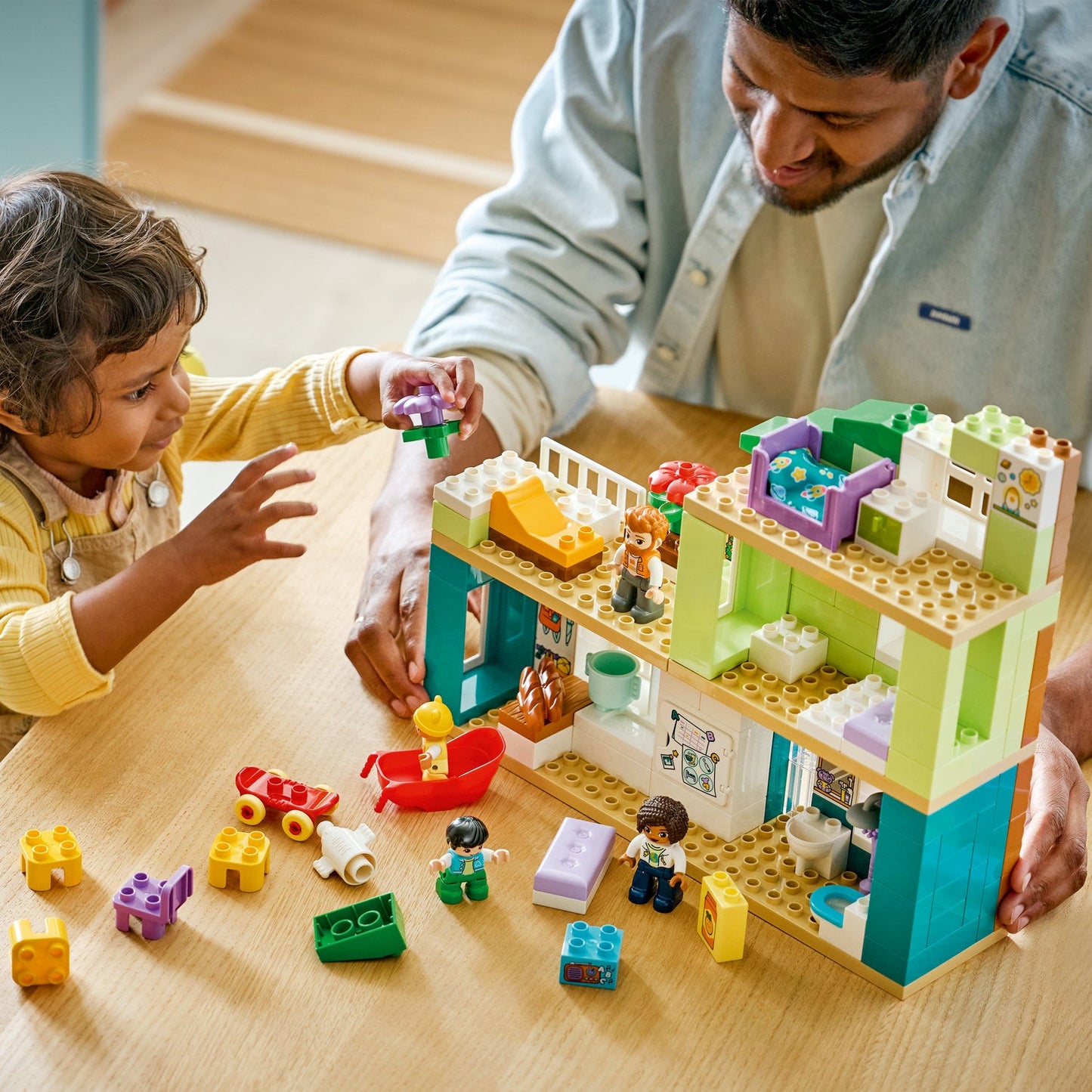 LEGO® DUPLO® Town 3-in-1 Modern Family House with Figures - Đồ chơi lắp ráp nhà búp bê 3 trong 1 LEGO 10470 - Hình ảnh bổ sung 5