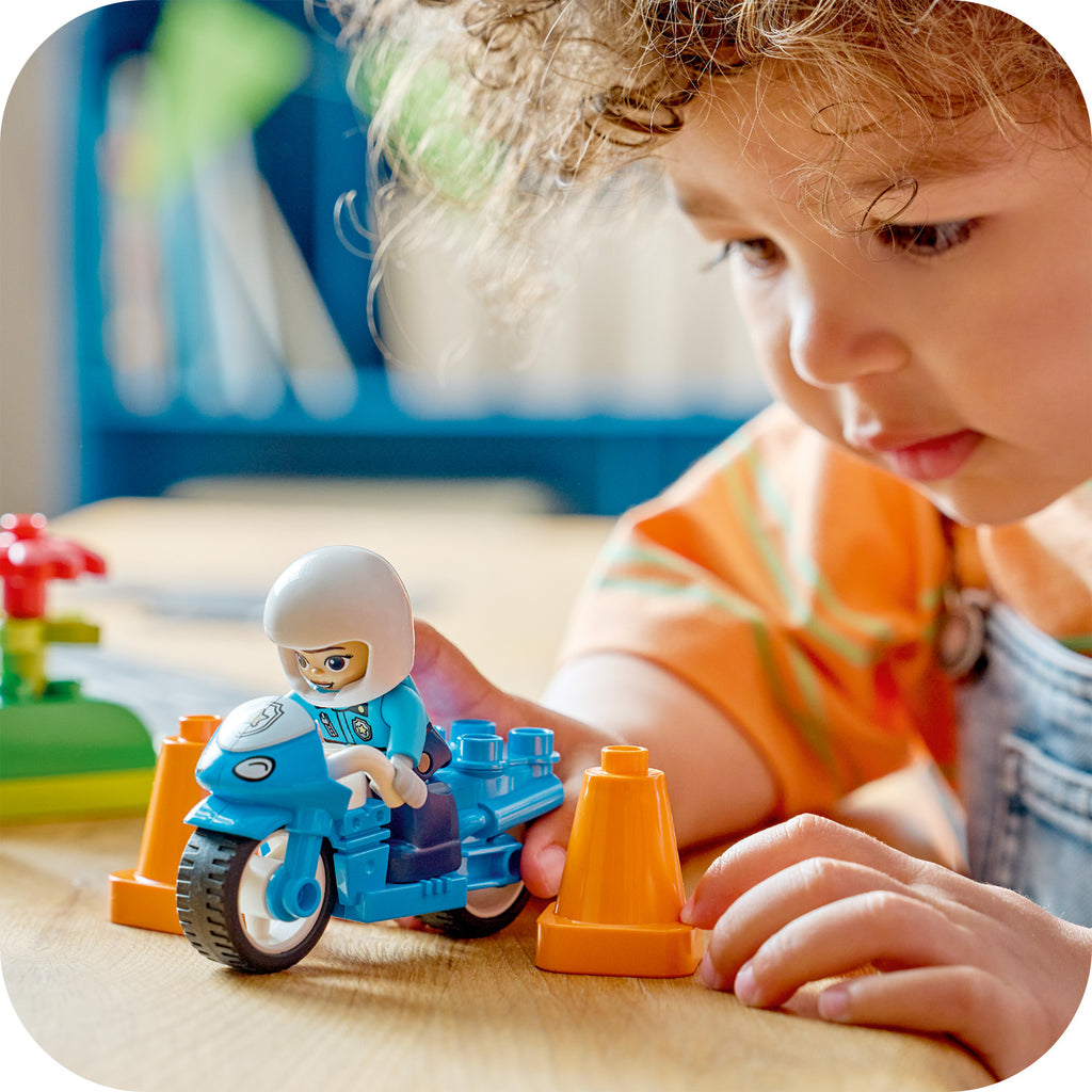LEGO® DUPLO® Town Blue Police Motorcycle - Đồ chơi Mô tô Cảnh sát cho bé LEGO 10471 - Hình ảnh bổ sung 8