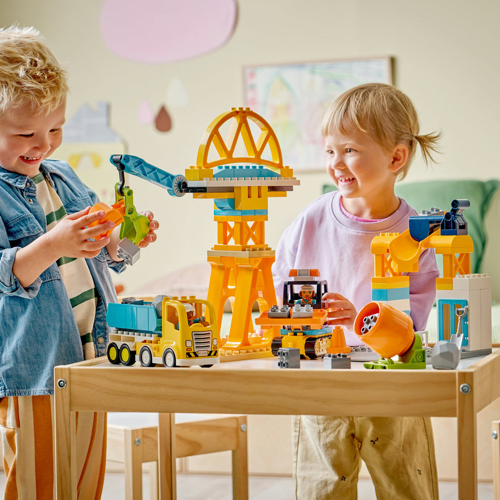 LEGO® DUPLO® Town 3-in-1 Construction Site and Vehicles - Bộ Đồ Chơi Công Trường Xây Dựng 3 Trong 1 - LEGO 10476 - Góc nhìn khác 3