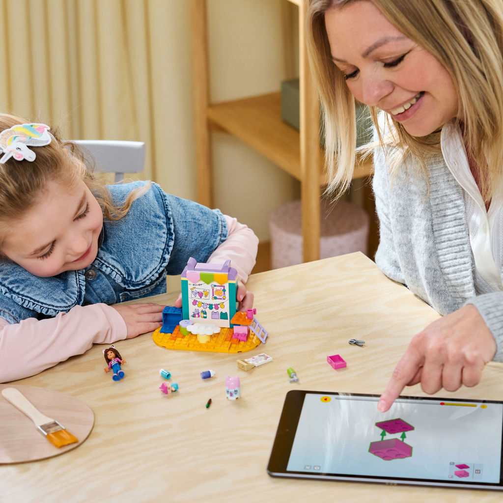 LEGO® Gabby’s Dollhouse Crafting with Baby Box - Đồ chơi lắp ráp sáng tạo LEGO 10795 - Góc nhìn khác 3