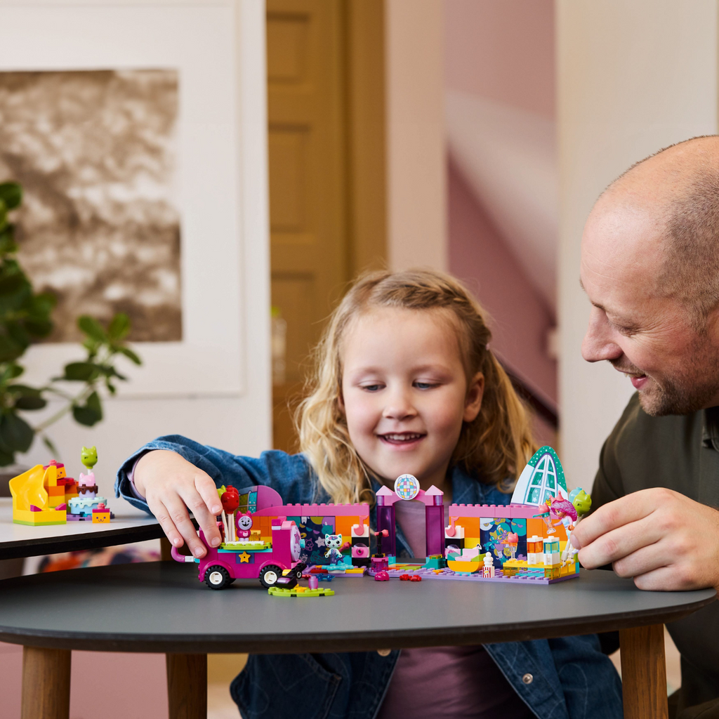 LEGO® Gabby’s Dollhouse Gabby's Party Room - Đồ Chơi Lắp Ráp Phòng Tiệc Của Gabby 10797 - LEGO - Hình ảnh bổ sung 4