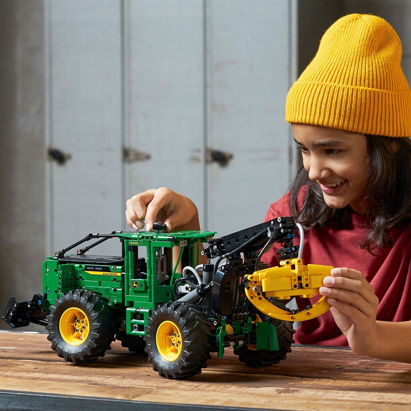 LEGO® Technic™ John Deere 948L-II Skidder - Mô Hình Xe Kéo Gỗ Kỹ Thuật LEGO 42157 LEGO - ảnh 1 - Lego