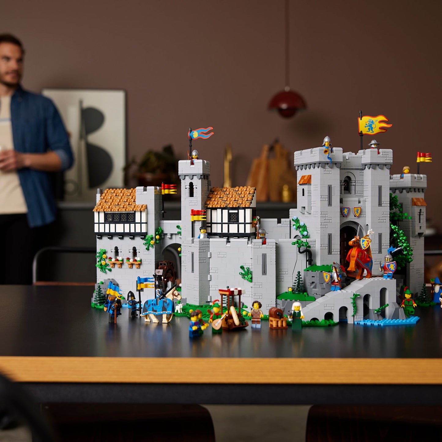 LEGO® ICONS™ Lion Knights' Castle - Bộ Lắp Ráp Lâu Đài Hiệp Sĩ Sư Tử - LEGO 10305 LEGO - ảnh 4 - Lego