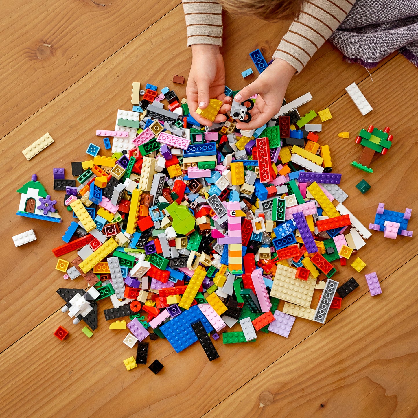 LEGO® Classic Creative Brick Box - Bộ Đồ Chơi Gạch Sáng Tạo 1200 Chi Tiết - LEGO 11016 - Góc nhìn khác 3