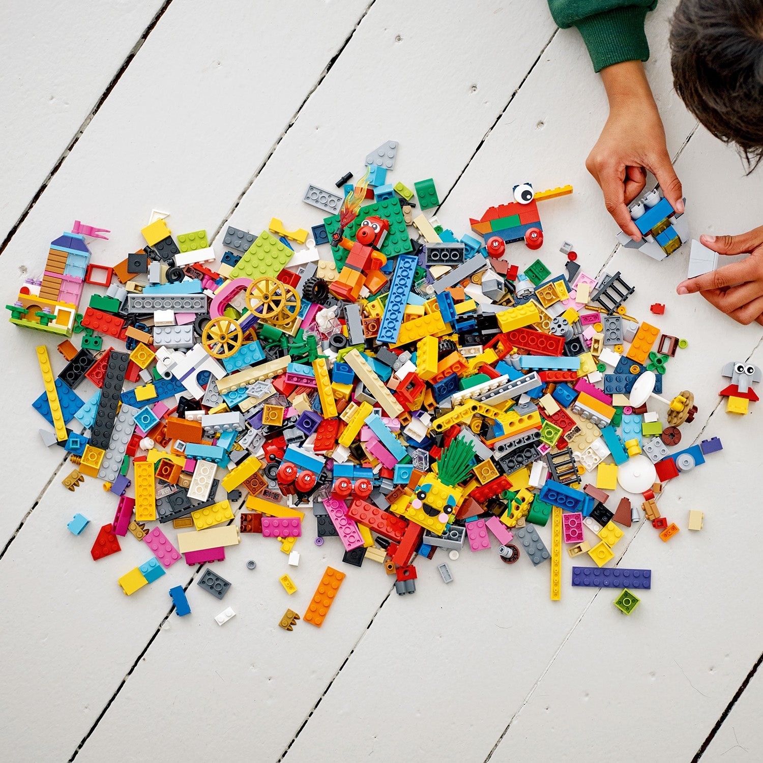 LEGO® Classic 90 Years of Play - Bộ Đồ Chơi Lắp Ráp Kỷ Niệm 90 Năm LEGO 11021 LEGO - ảnh 2 - LEGO Classic