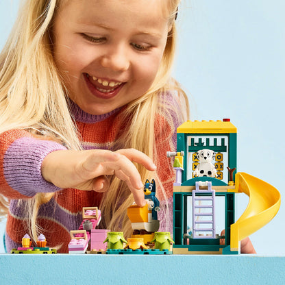 LEGO® Bluey Playground Fun with Bluey & Chloe Đồ Chơi Lắp Ráp Sân Chơi LEGO 11201 - Góc nhìn khác 3