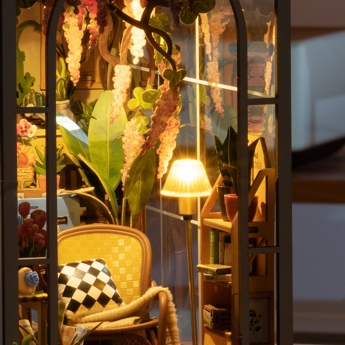 Rolife Book Nook Kit - Holiday Garden House TGB06 - Mô hình nhà gỗ DIY trang trí kệ sách - Rolife