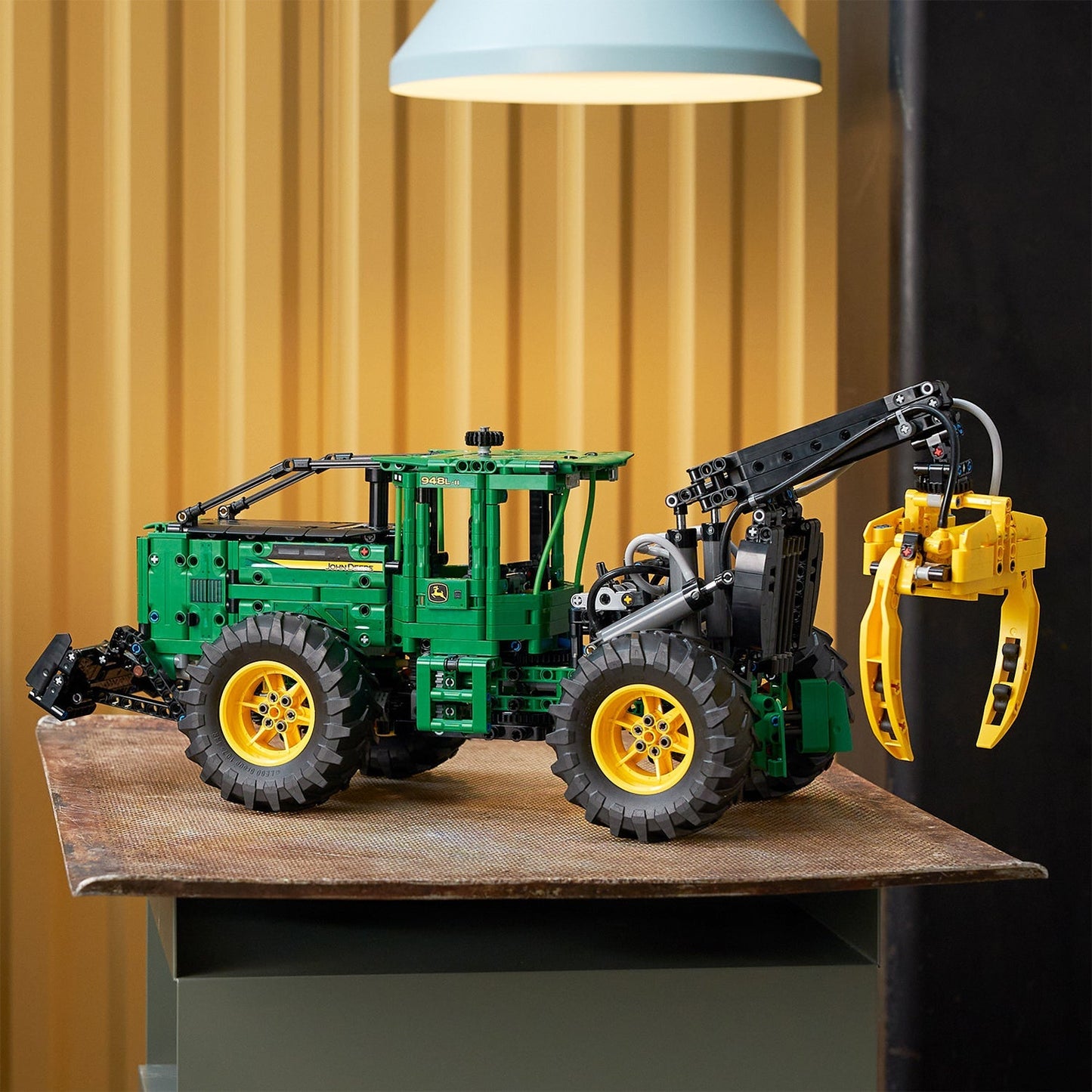 LEGO® Technic™ John Deere 948L-II Skidder - Mô Hình Xe Kéo Gỗ Kỹ Thuật LEGO 42157 LEGO - ảnh 2 - Lego