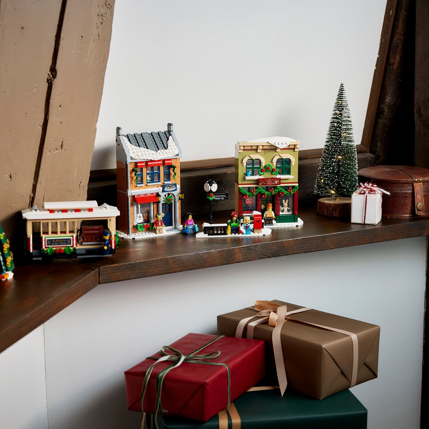 LEGO® ICONS™ Holiday Main Street - Bộ Lắp Ráp Làng Giáng Sinh - LEGO 10308 - Hình ảnh bổ sung 5