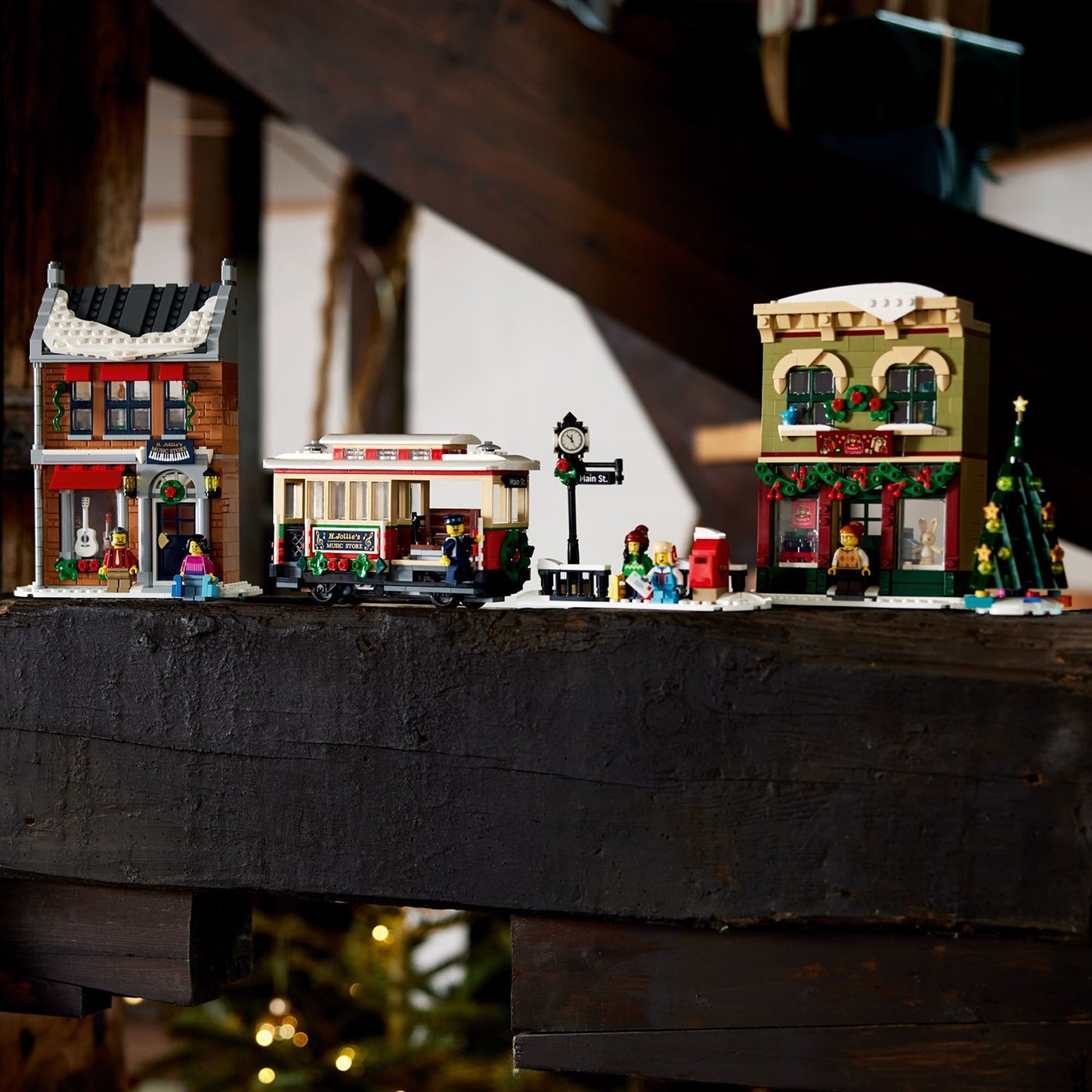 LEGO® ICONS™ Holiday Main Street - Bộ Lắp Ráp Làng Giáng Sinh - LEGO 10308 - Hình ảnh bổ sung 4