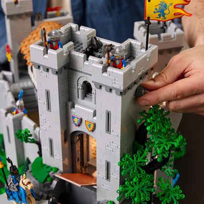 LEGO® ICONS™ Lion Knights' Castle - Bộ Lắp Ráp Lâu Đài Hiệp Sĩ Sư Tử - LEGO 10305