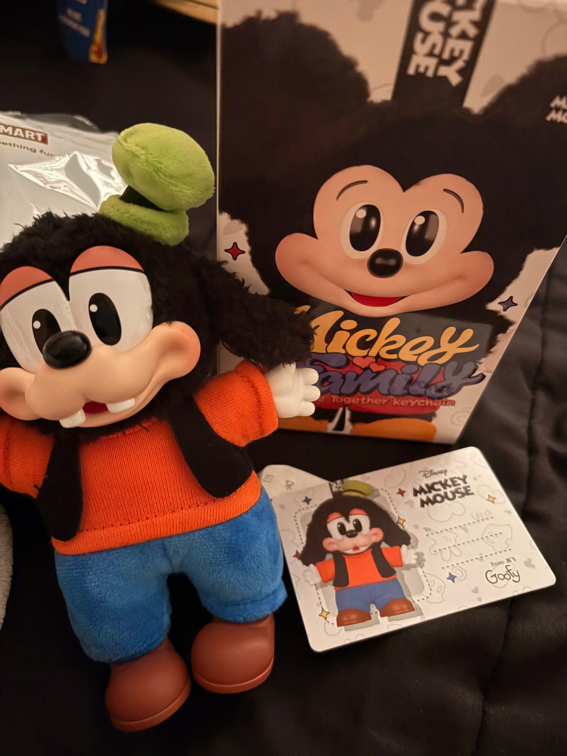 POP NOW:Mickey Family Cute Together Keychain Series Figures - POP MART (United States)