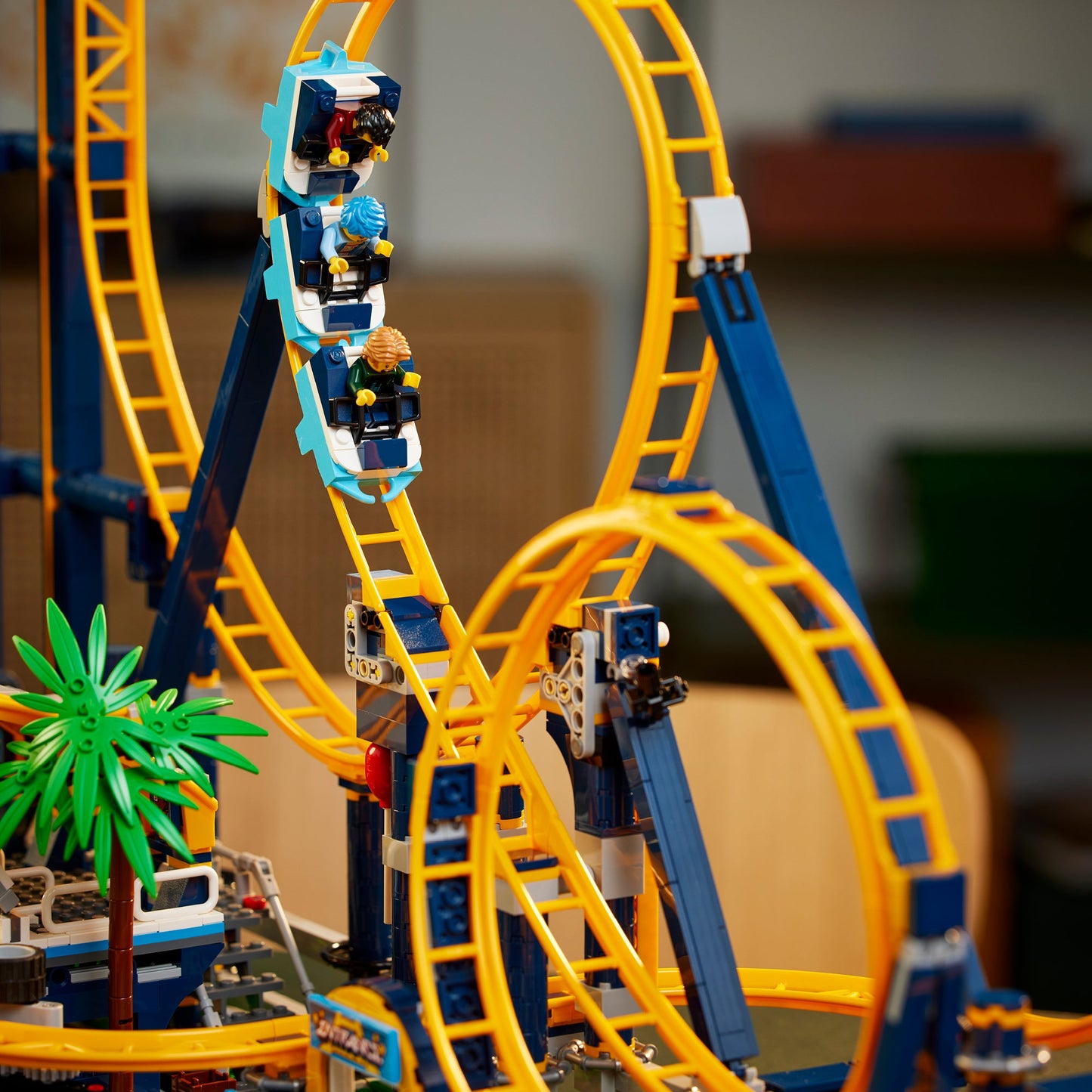 LEGO® ICONS™ Loop Coaster - Mô Hình Tàu Lượn Siêu Tốc (10303) - LEGO Icons LEGO - ảnh 2 - Đồ chơi lắp ráp