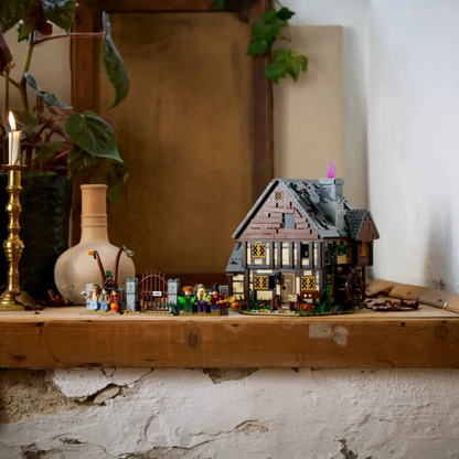LEGO® Ideas Disney Hocus Pocus: The Sanderson Sisters’ Cottage - Mô hình Ngôi nhà Sanderson - LEGO 21341