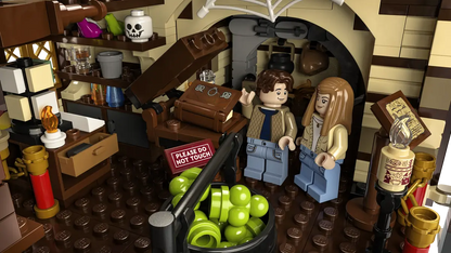LEGO® Ideas Disney Hocus Pocus: The Sanderson Sisters’ Cottage - Mô hình Ngôi nhà Sanderson - LEGO 21341 - Hình ảnh bổ sung 4