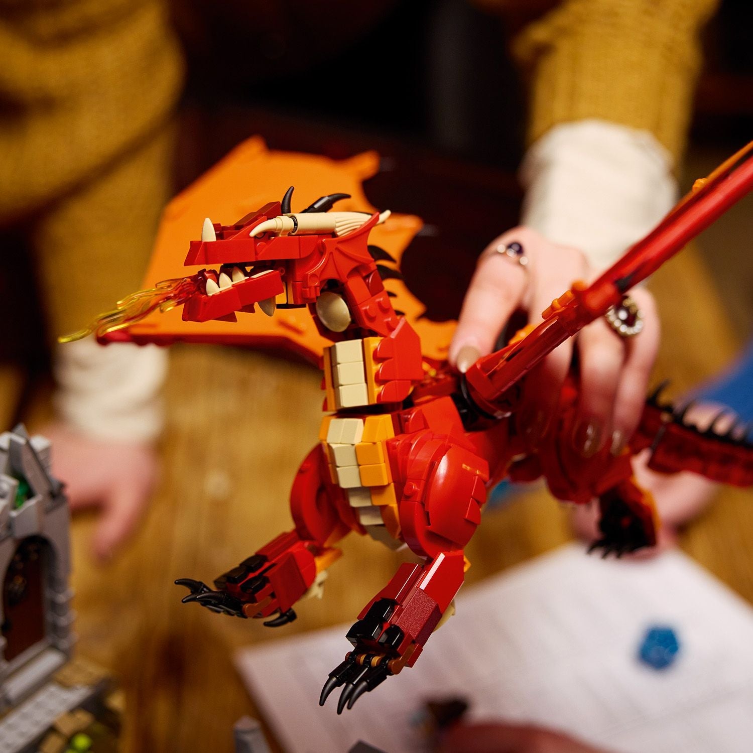 LEGO® Ideas Dungeons & Dragons: Red Dragon’s Tale - Bộ Lắp Ráp Thế Giới Fantasy - LEGO 21348 - Hình ảnh bổ sung 7